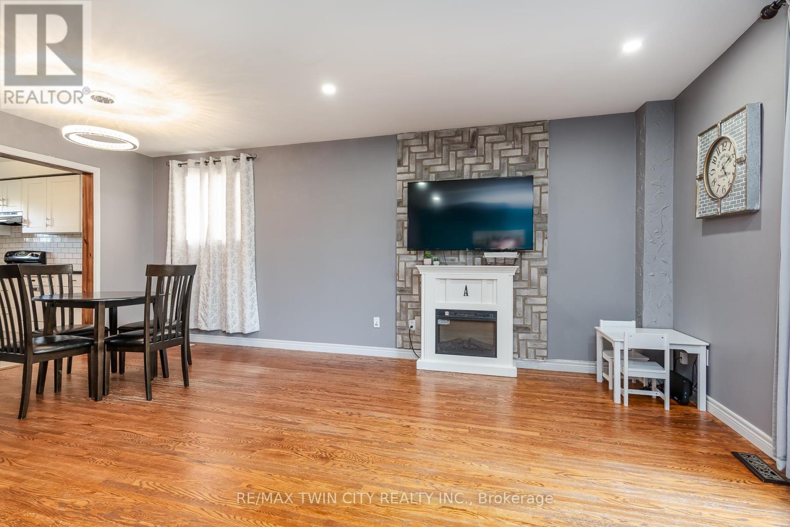 162 Parkside Drive E Property Photo 27