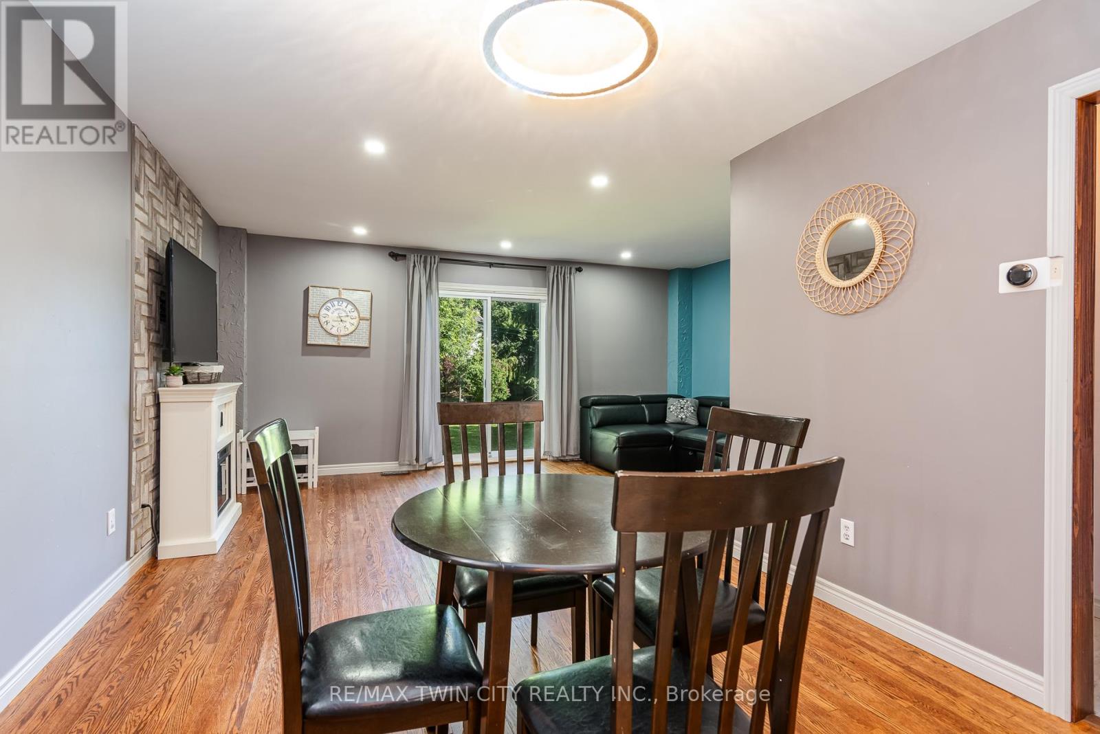 162 Parkside Drive E Property Photo 31