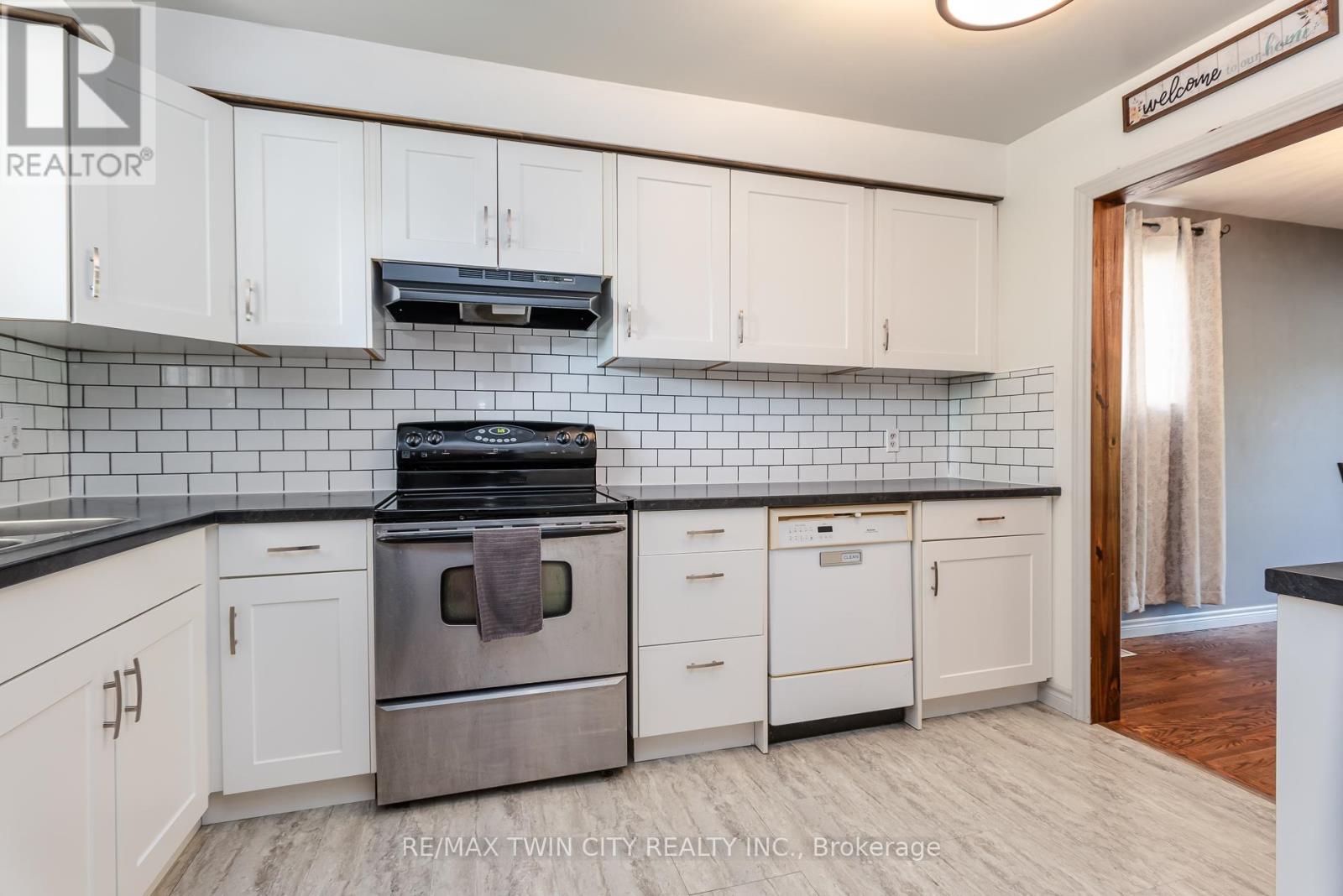 162 Parkside Drive E Property Photo 33