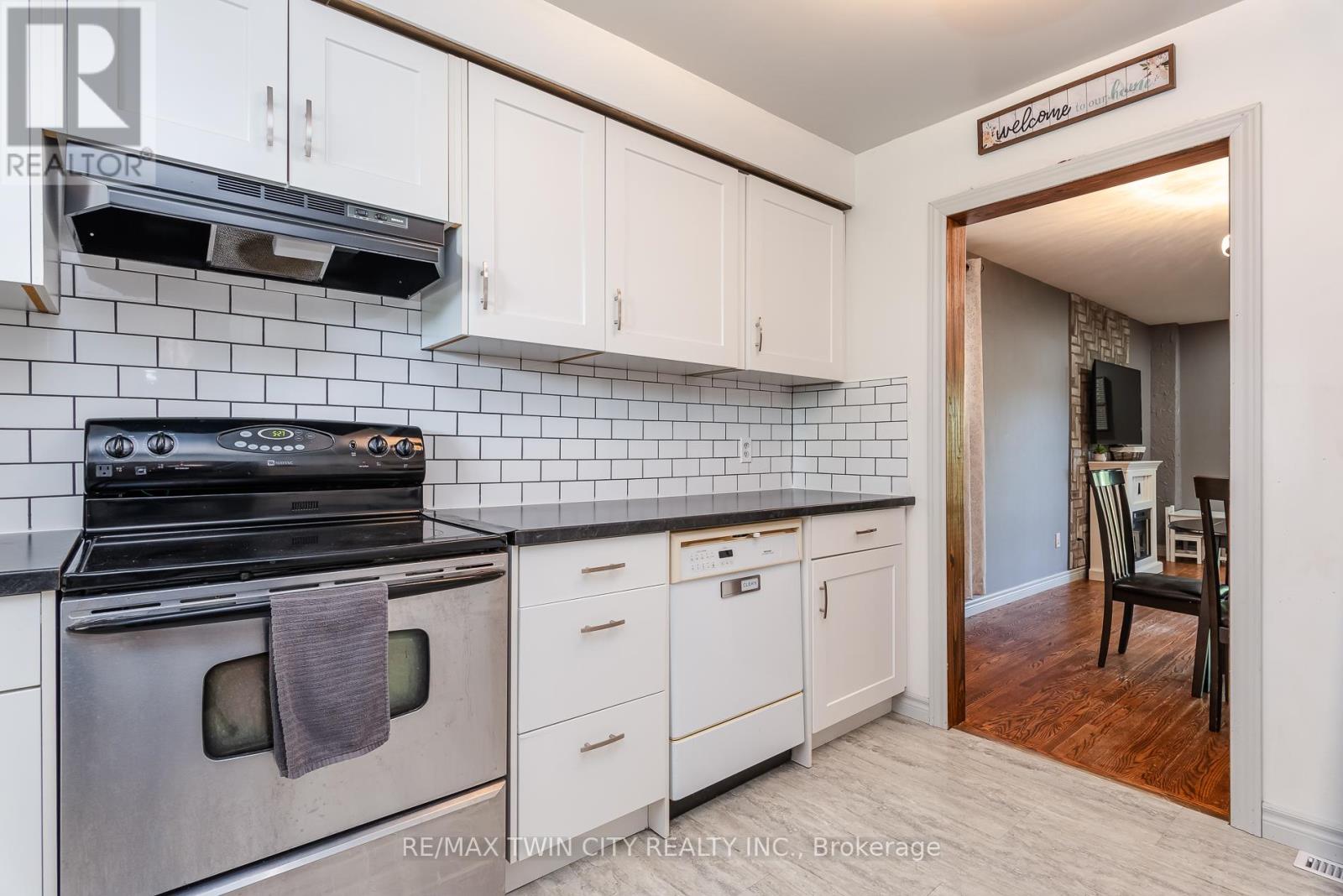 162 Parkside Drive E Property Photo 34