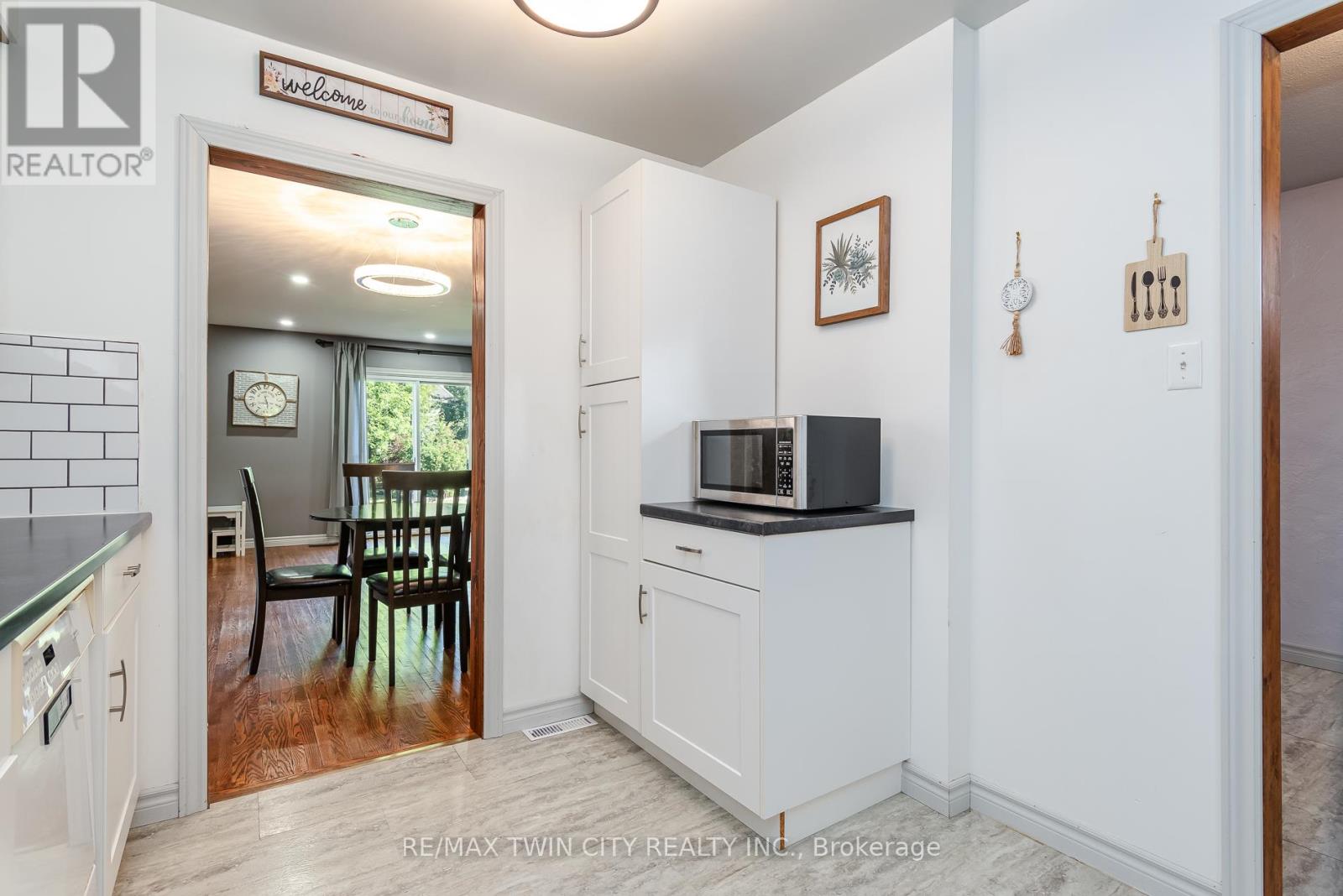 162 Parkside Drive E Property Photo 37