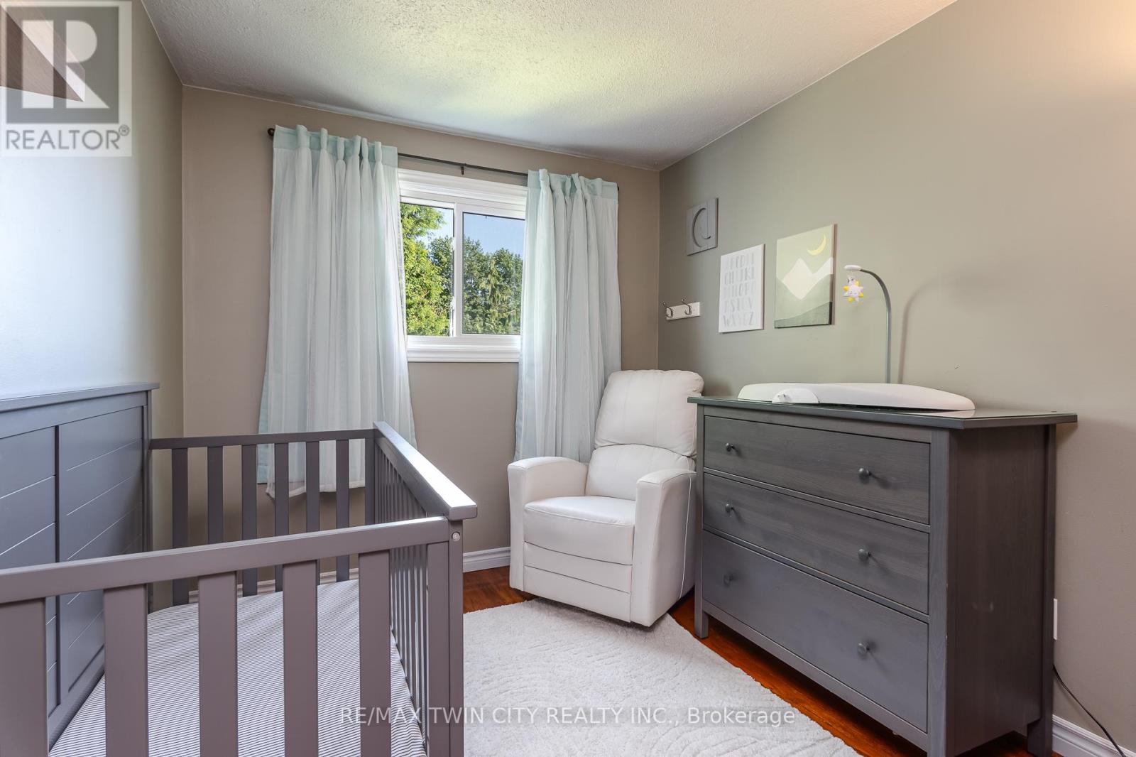 162 Parkside Drive E Property Photo 42