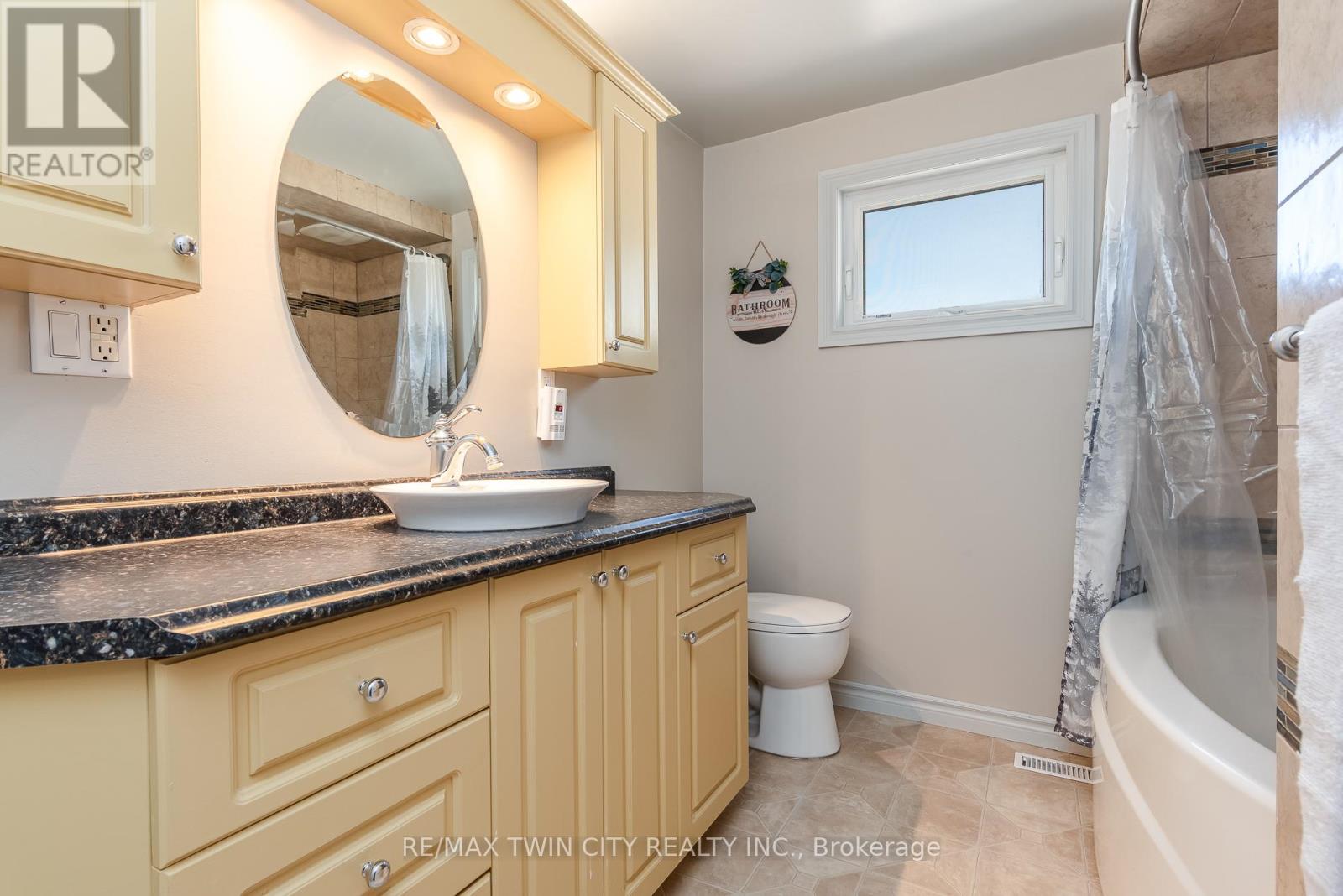 162 Parkside Drive E Property Photo 47