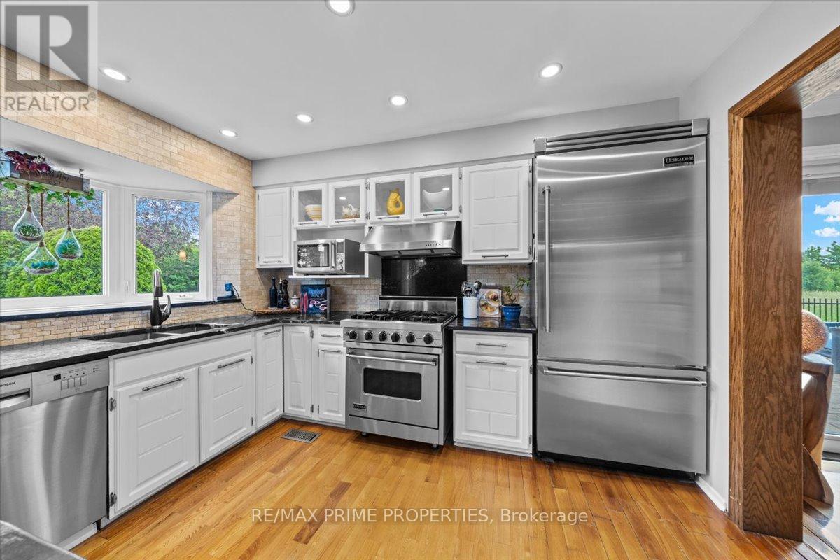 800 Fairwinds Terrace Property Photo 11