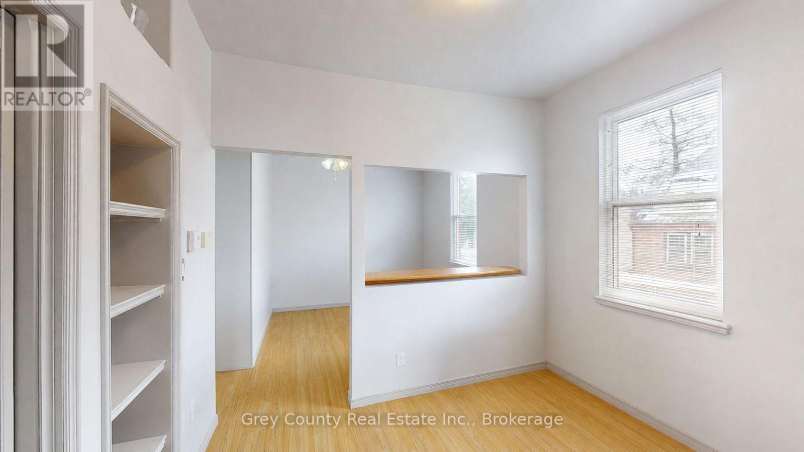 A - 39 Main Street E Property Photo 2