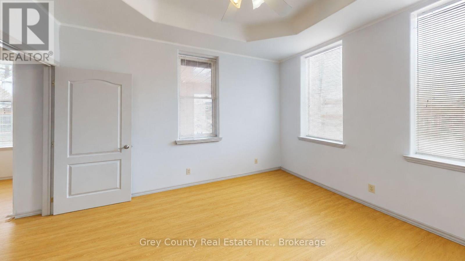 A - 39 Main Street E Property Photo 4