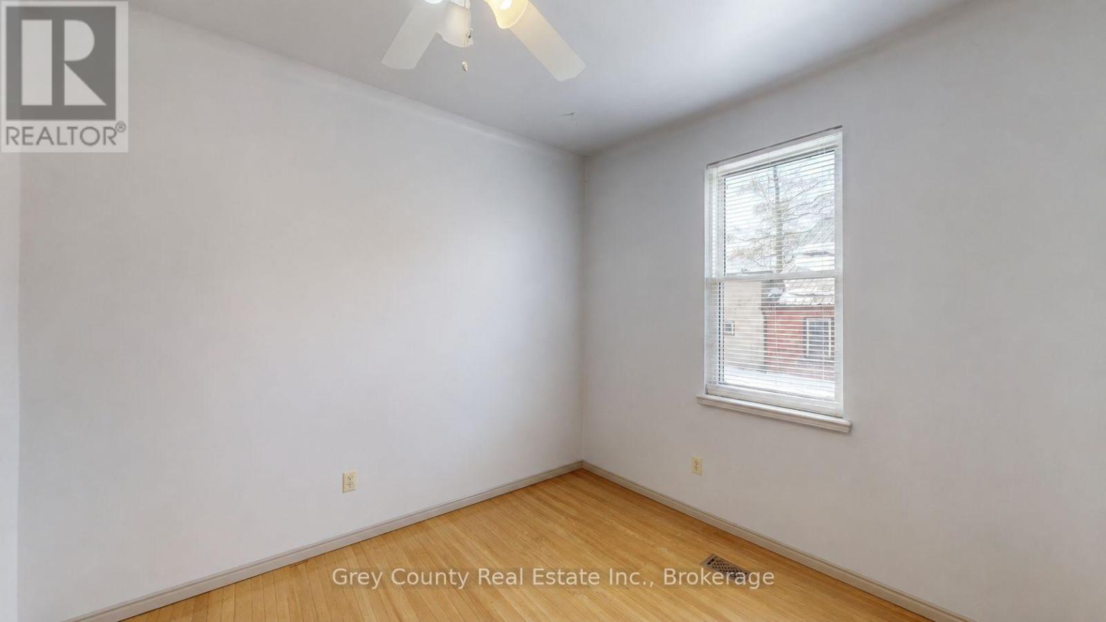 A - 39 Main Street E Property Photo 6