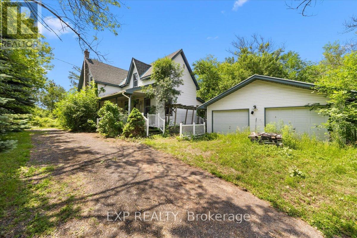 6889 Snake Island Road Property Photo 1