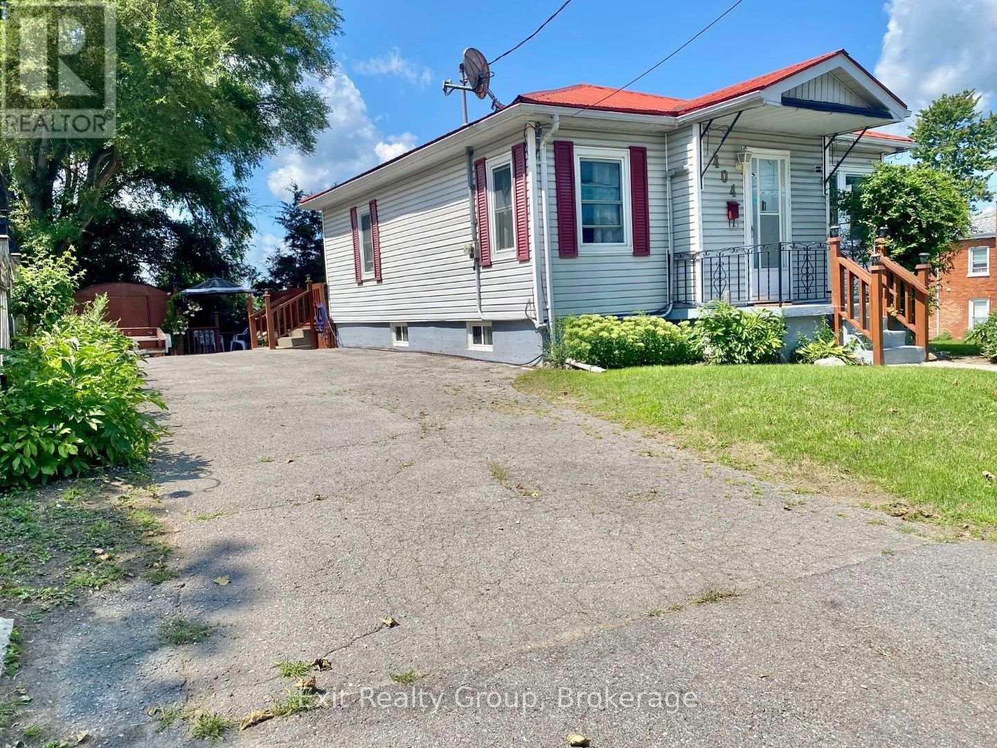 404 Bleecker Avenue Property Photo 1