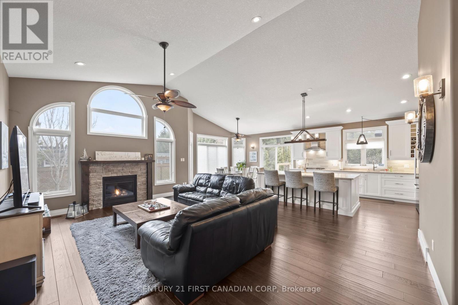 10159 Meadowlily Crescent Property Photo 15