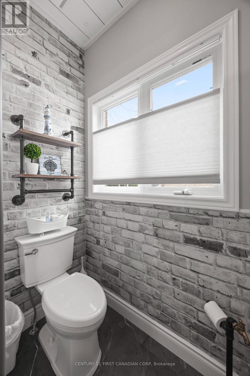 10159 Meadowlily Crescent Property Photo 34