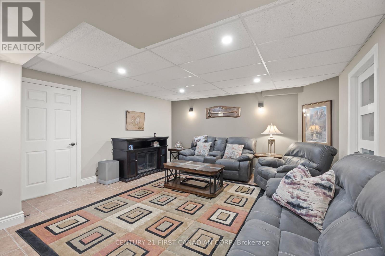 10159 Meadowlily Crescent Property Photo 37