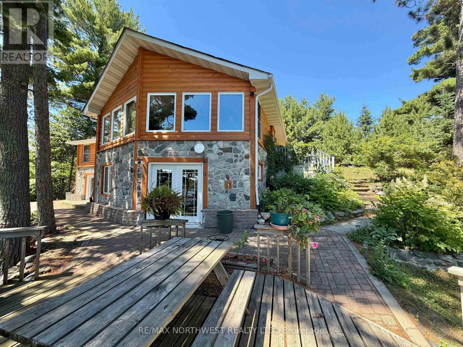 543a Reef Point Road Property Photo 1