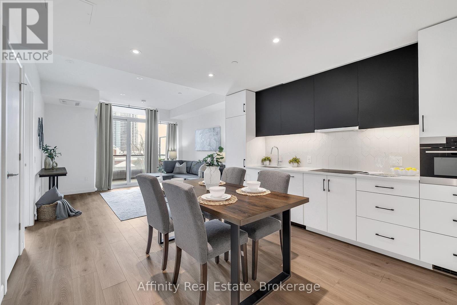 306 - 741 King Street W Property Photo 2