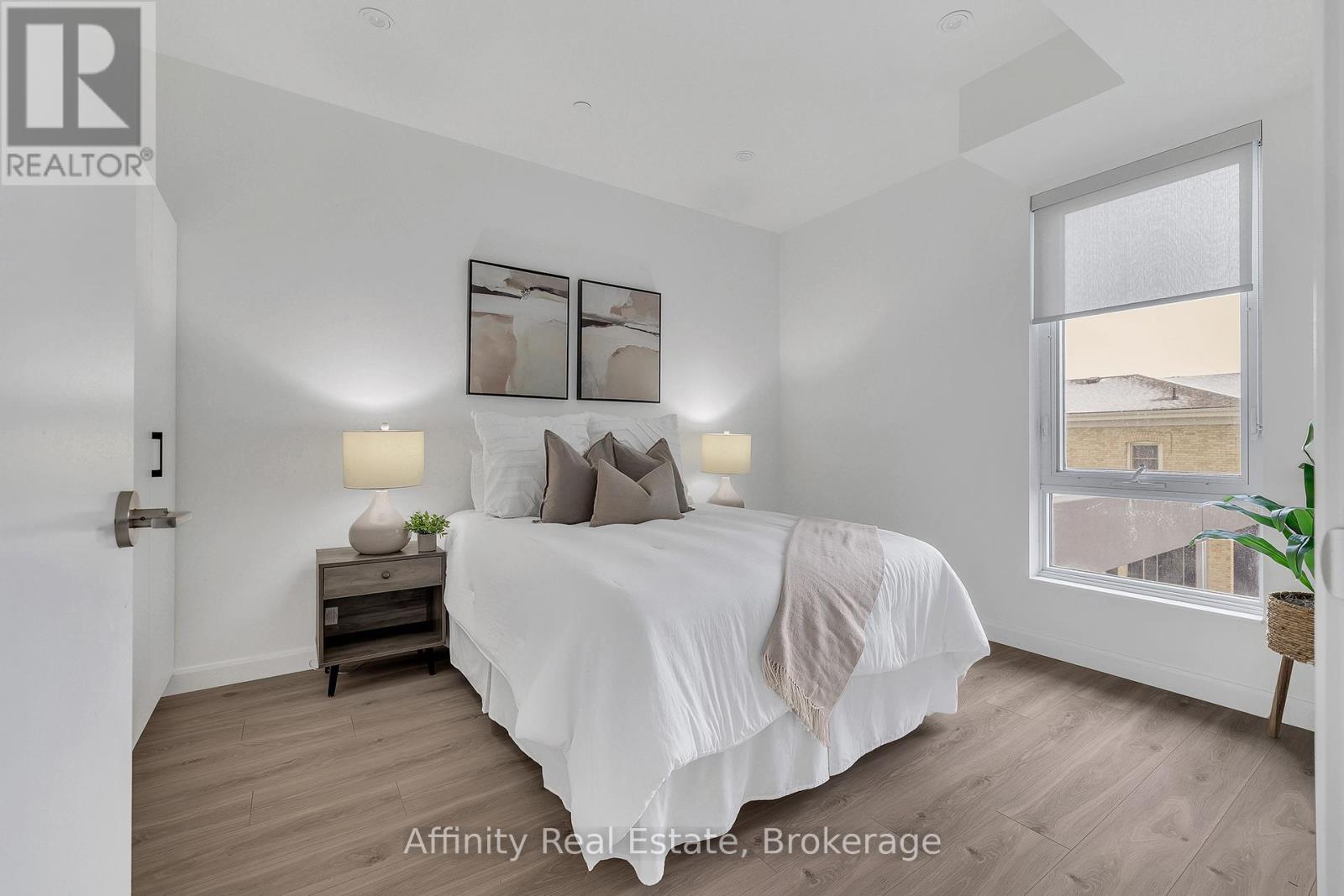 306 - 741 King Street W Property Photo 10