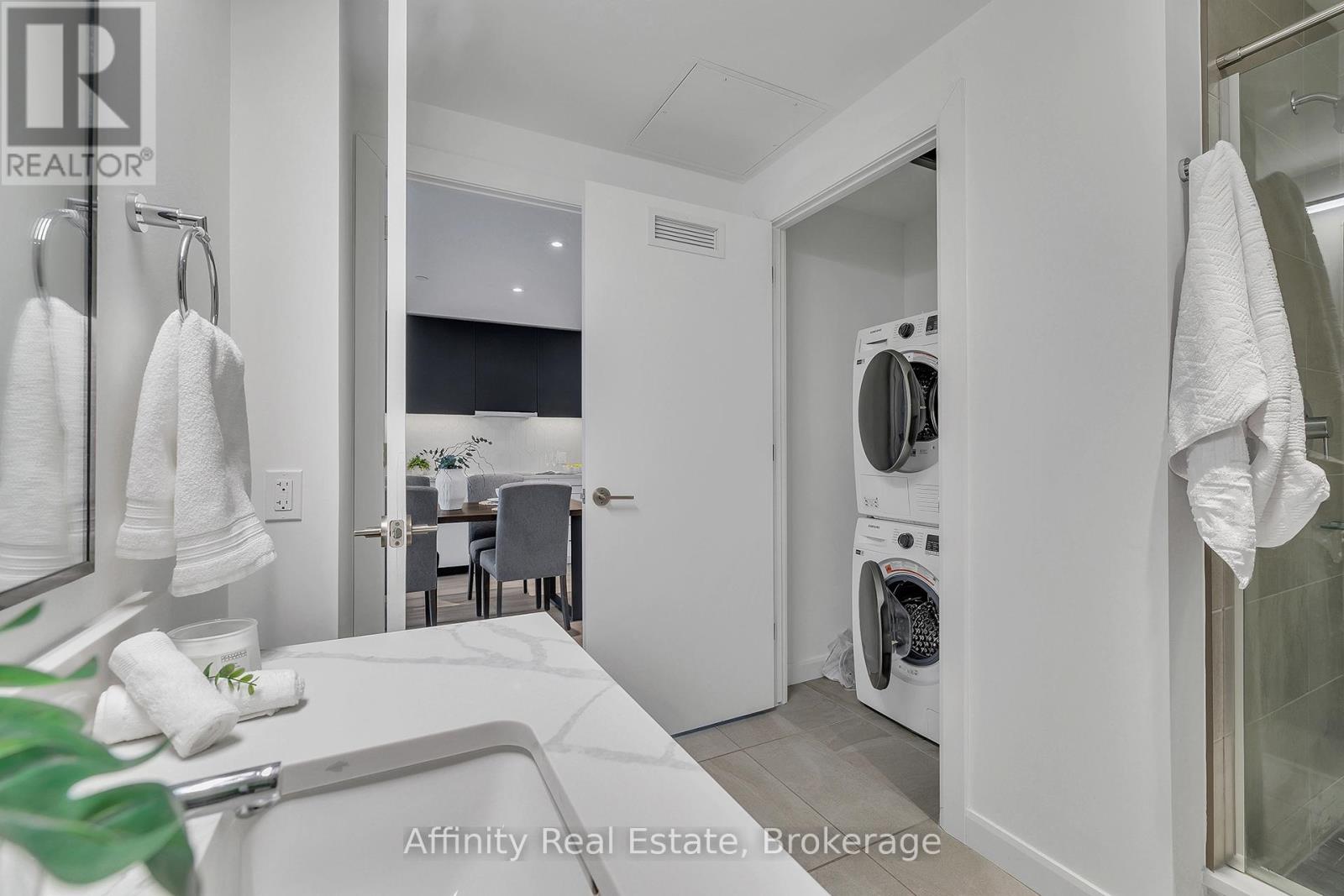 306 - 741 King Street W Property Photo 13