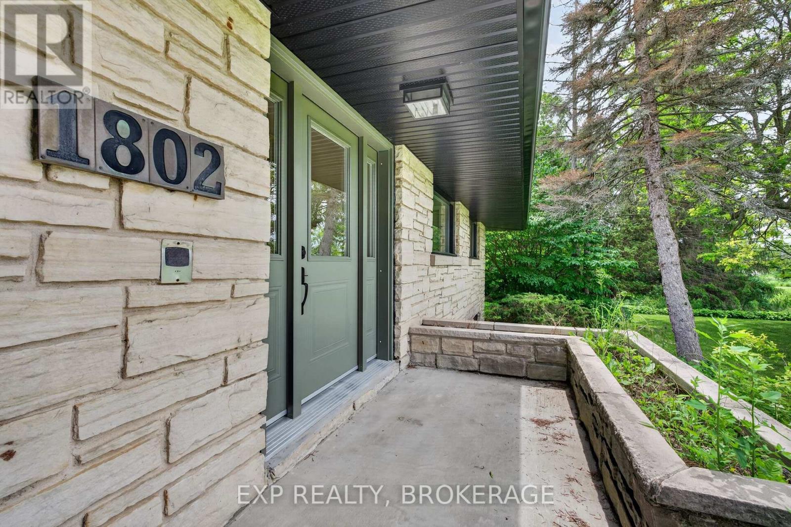 1802 Sydenham Road Property Photo 2