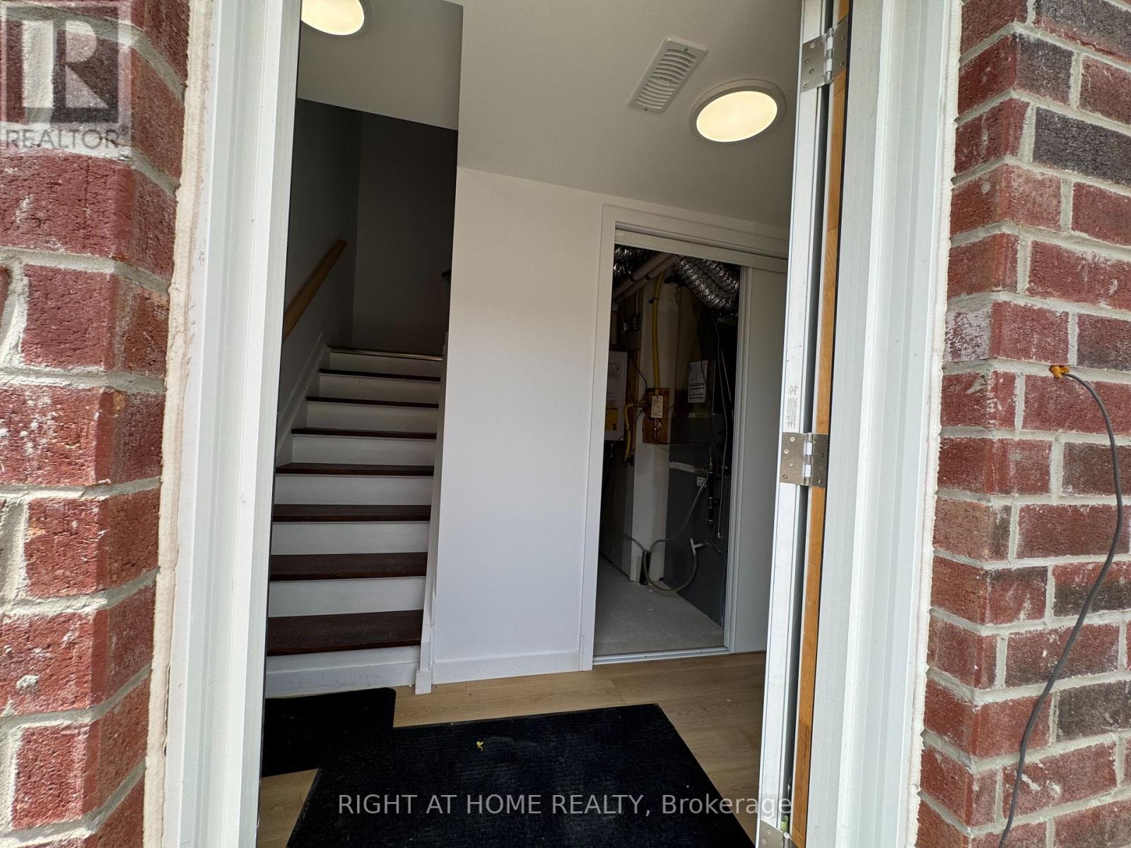 (main) - 113 Highriver Trail Property Photo 3