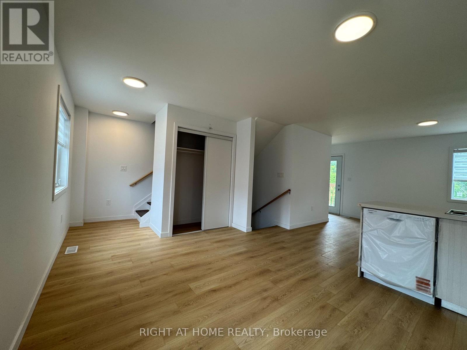 (main) - 113 Highriver Trail Property Photo 10