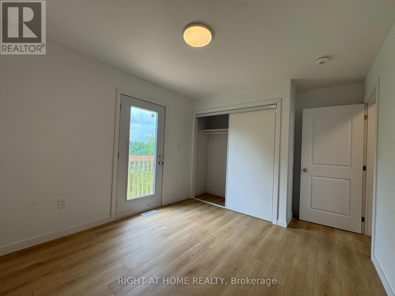 (main) - 113 Highriver Trail Property Photo 23