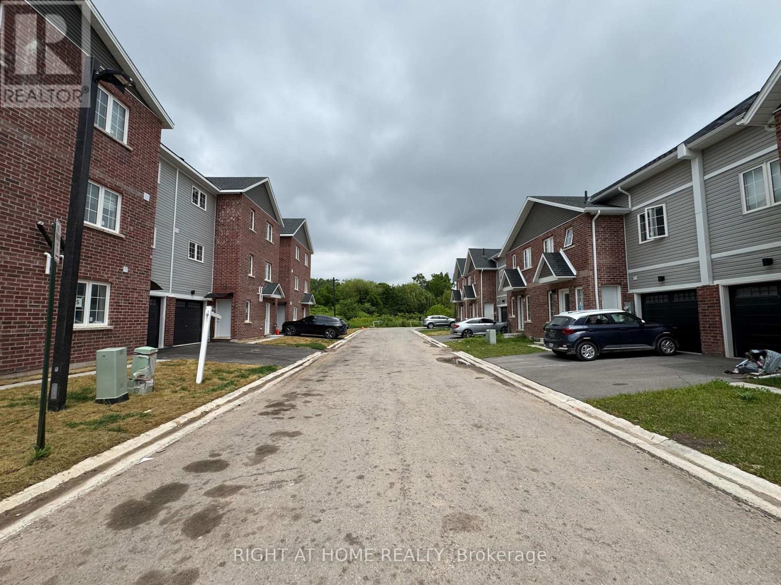 (main) - 113 Highriver Trail Property Photo 25