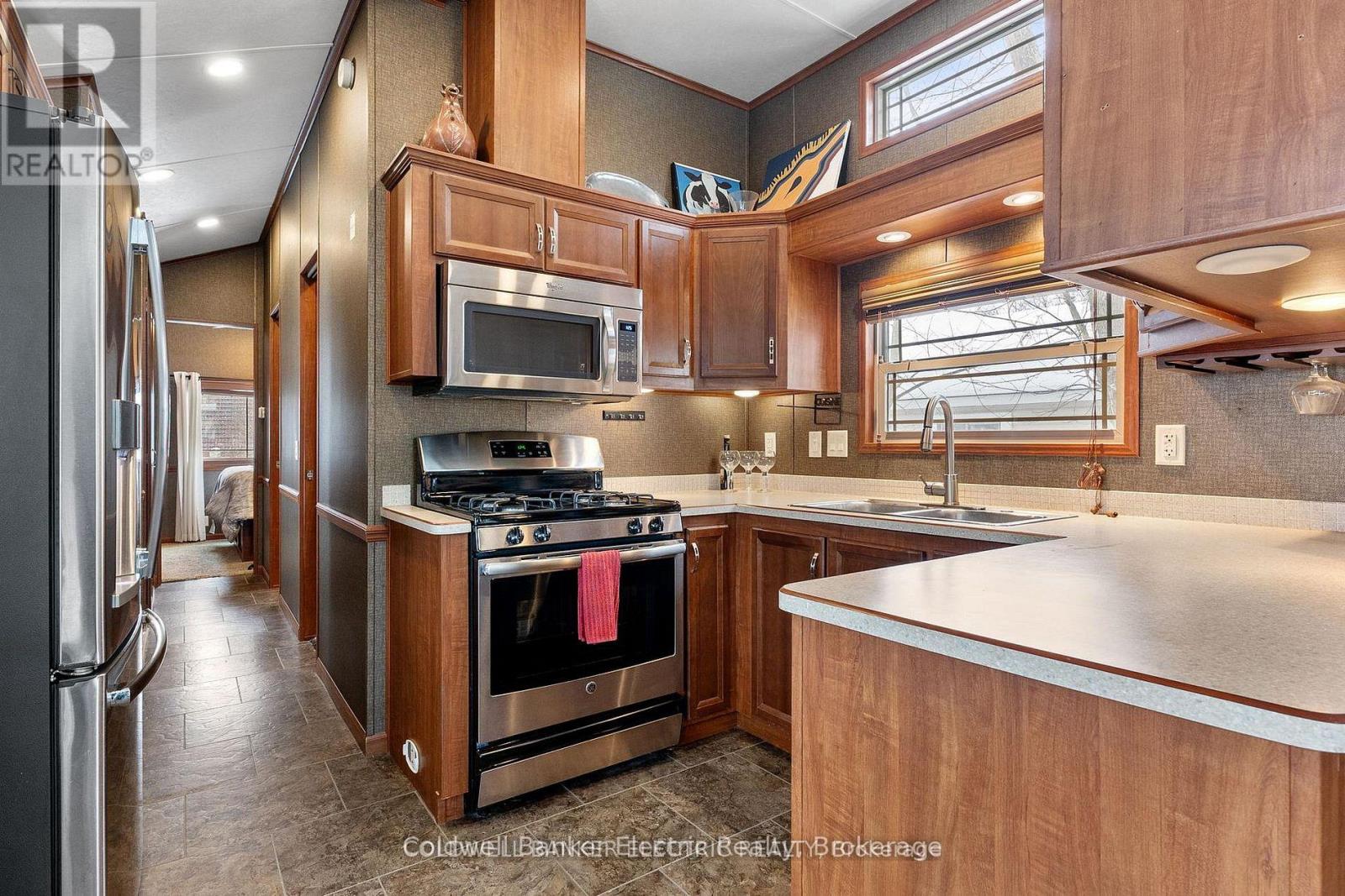 485b - 5139 Halstead Beach Road Property Photo 6