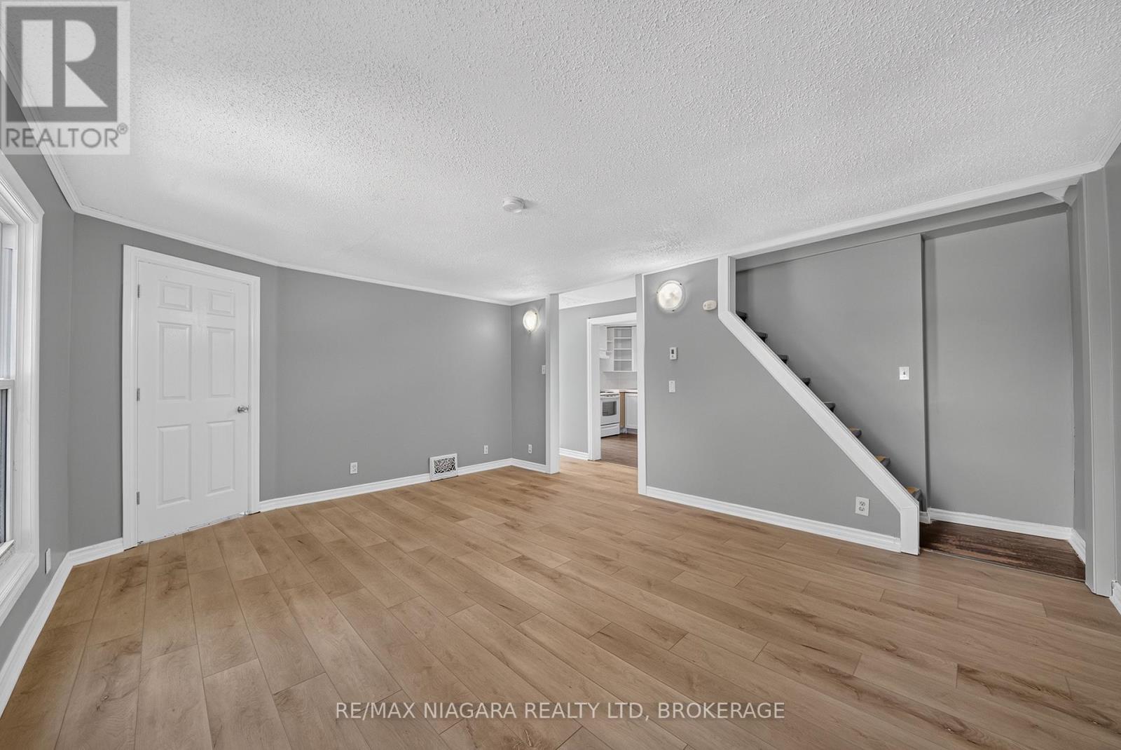 4454 Huron Street Property Photo 9