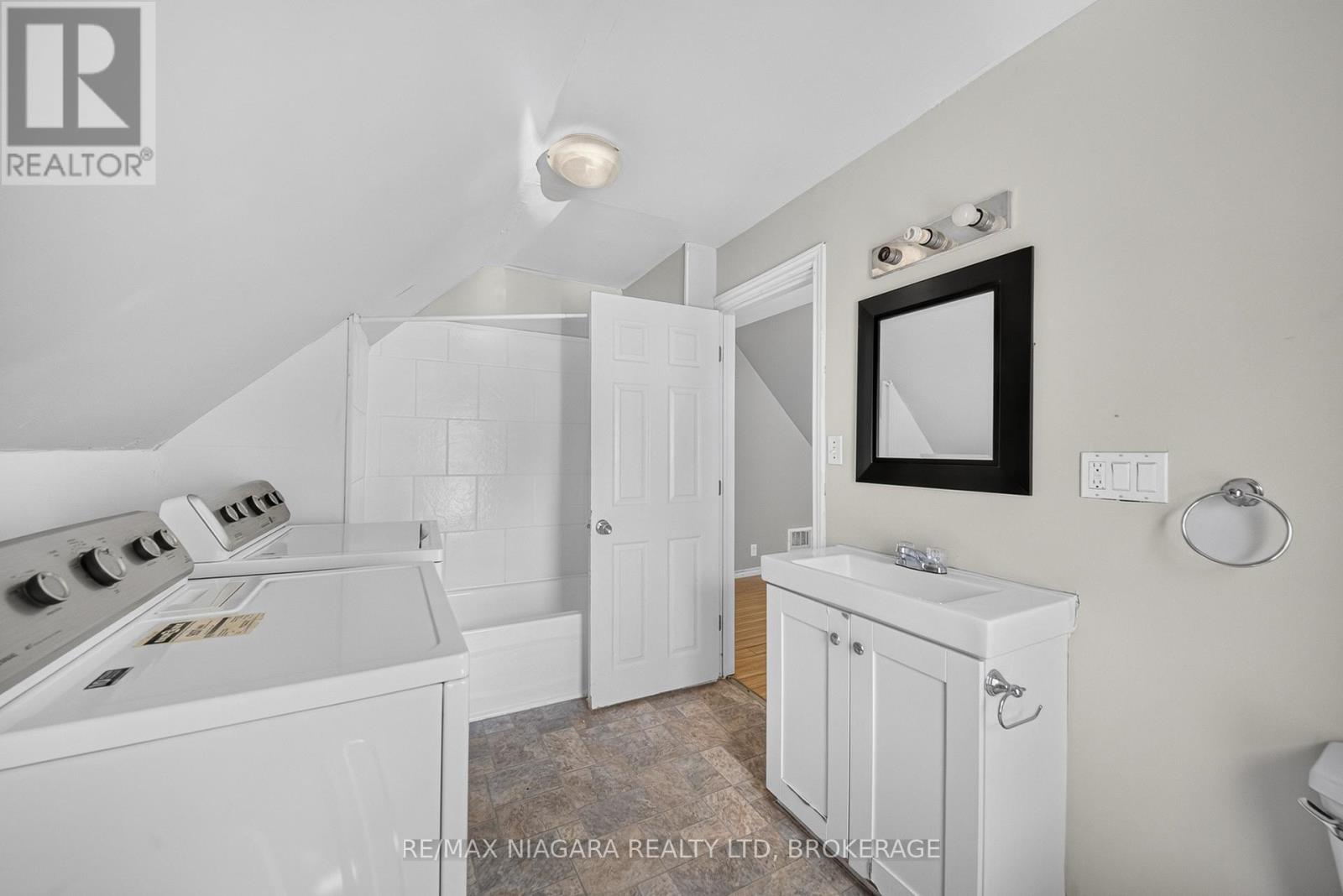 4454 Huron Street Property Photo 17