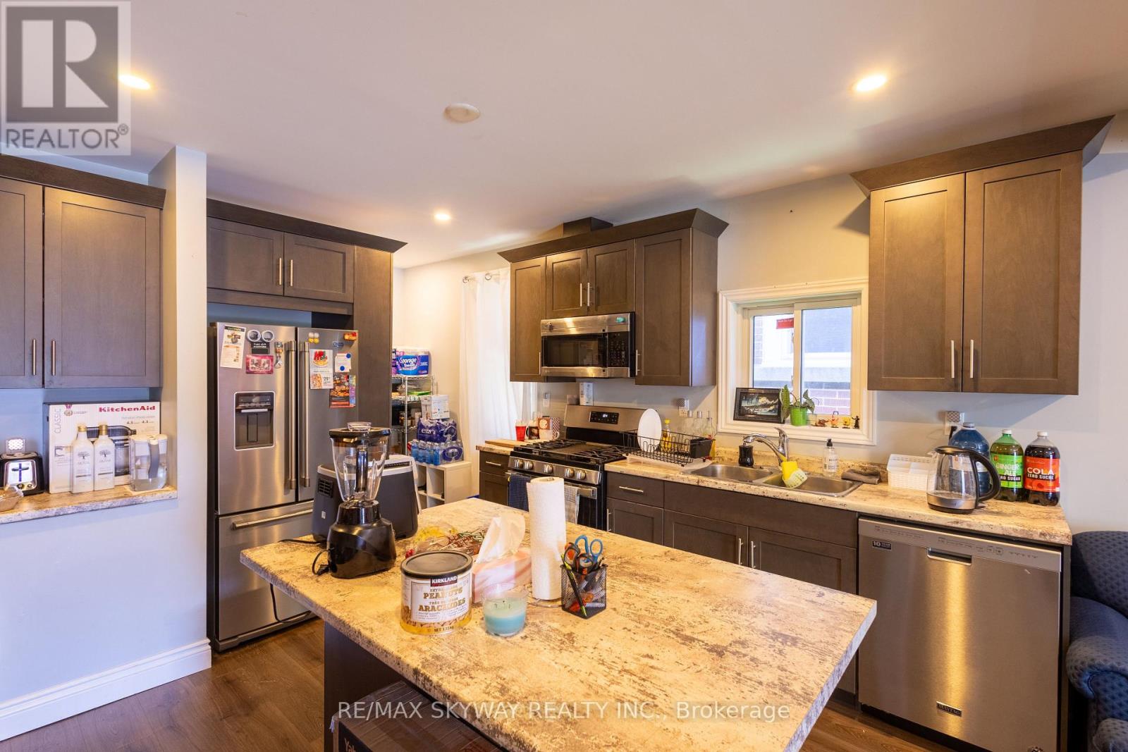 1160 Elm Avenue Property Photo 8