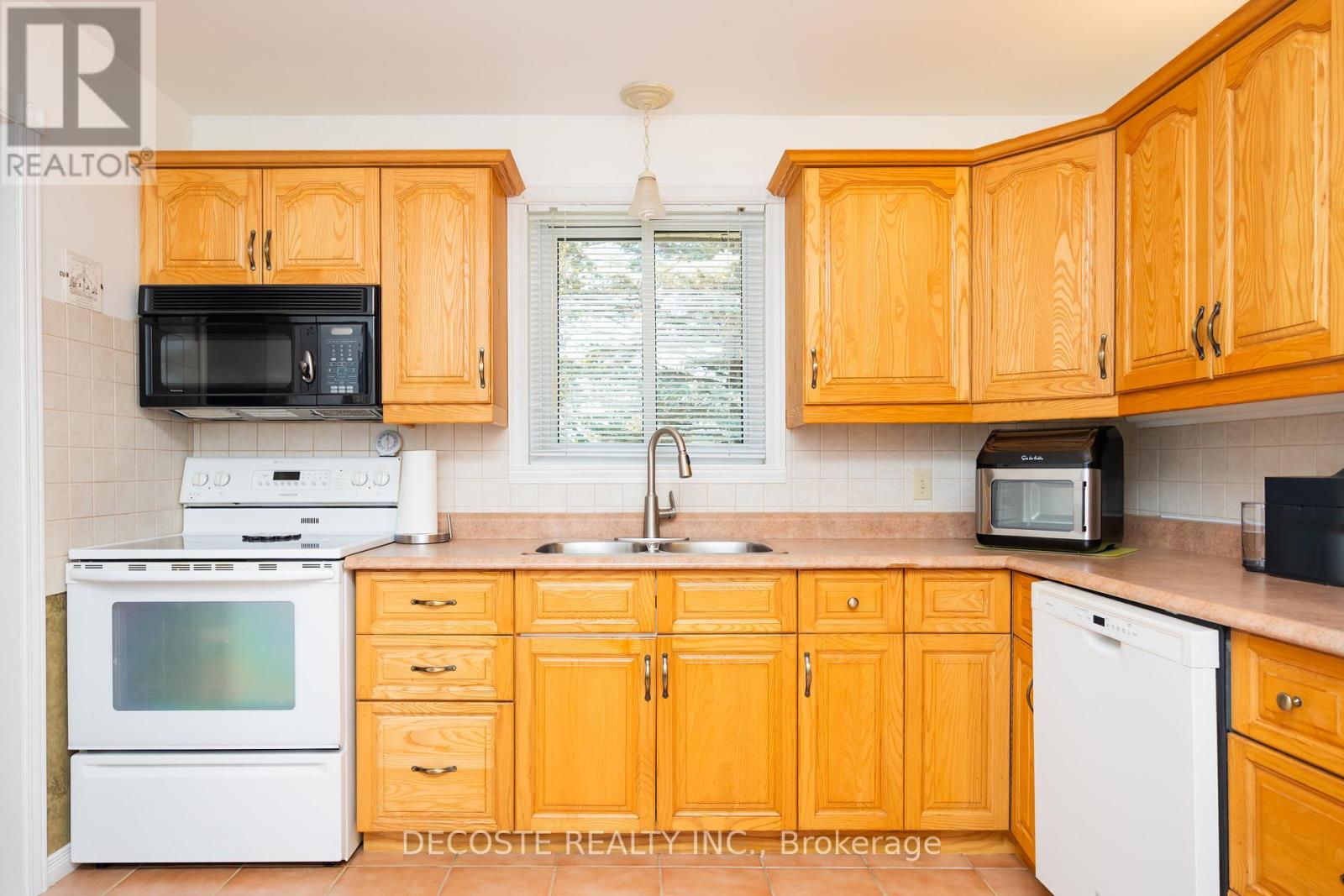 6281 Graham Court Property Photo 3