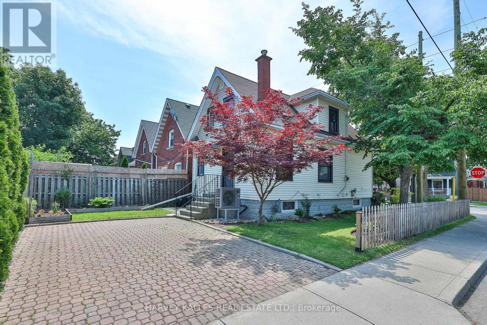 487 Dunsmure Road Property Photo 4