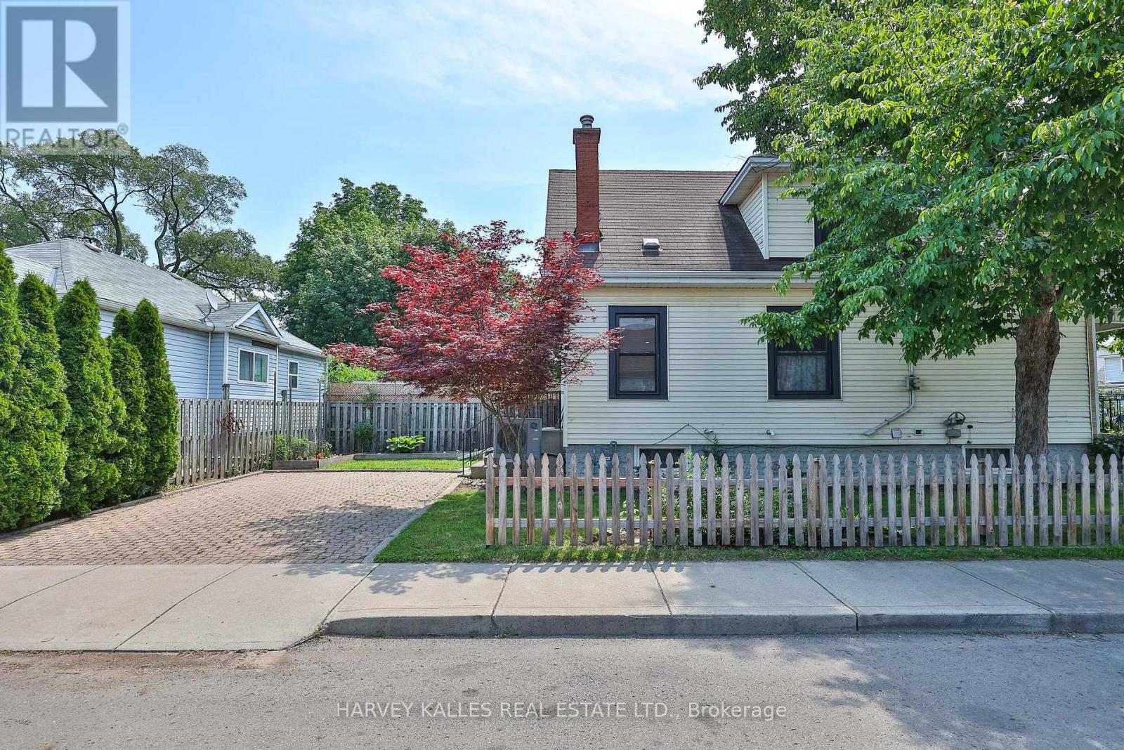 487 Dunsmure Road Property Photo 5