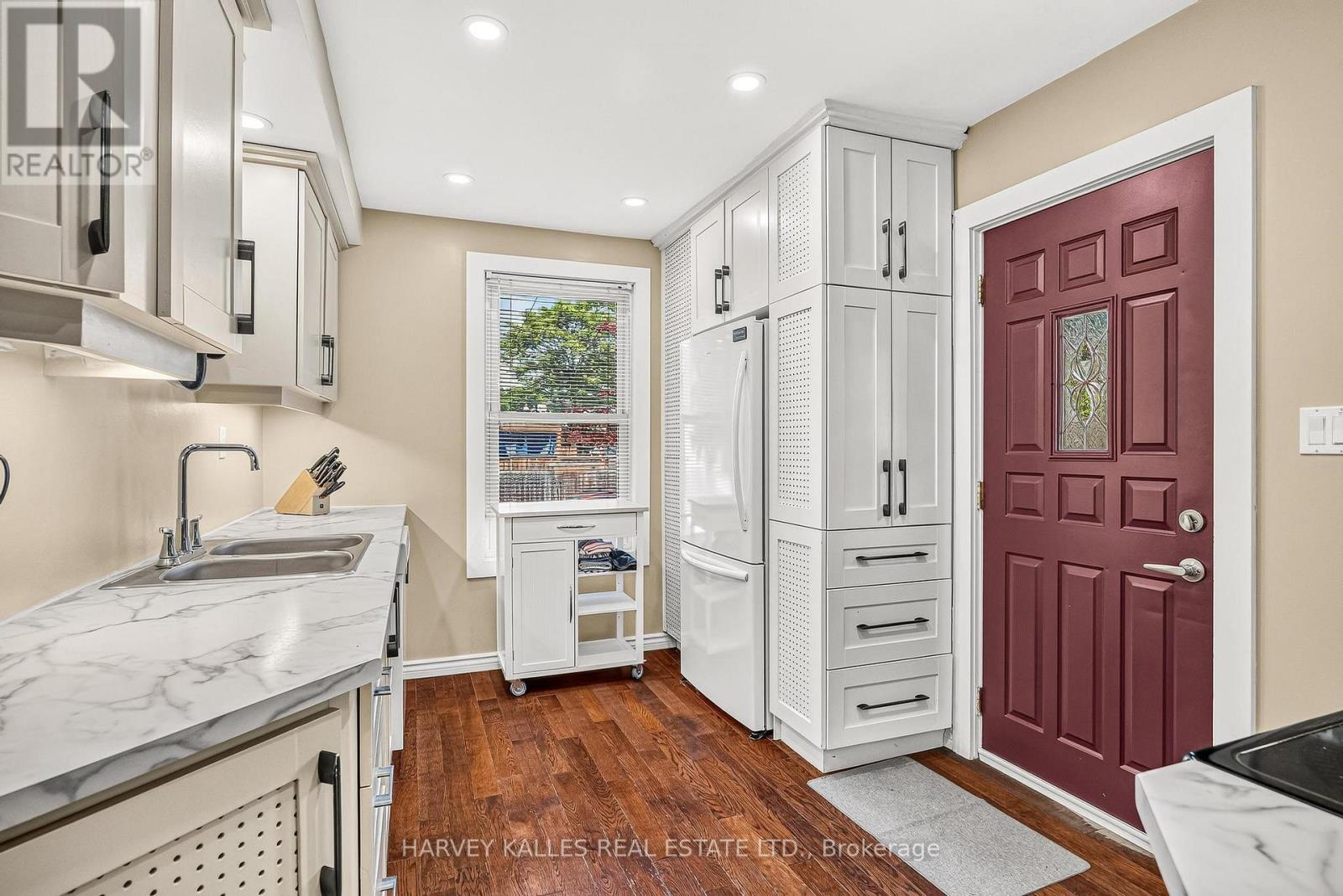 487 Dunsmure Road Property Photo 15