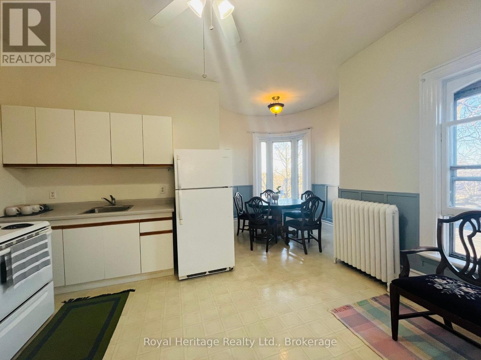 3 - 80 Bridge Street W Property Photo 7