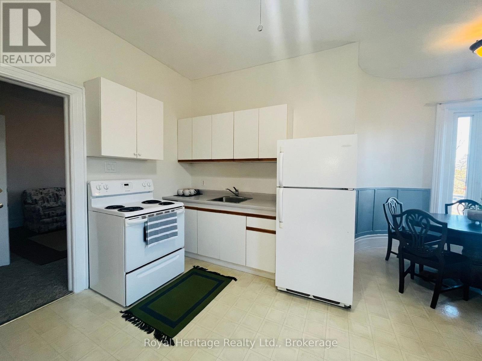 3 - 80 Bridge Street W Property Photo 8