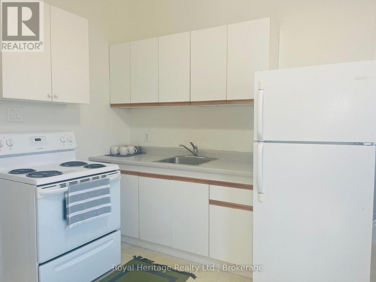 3 - 80 Bridge Street W Property Photo 9