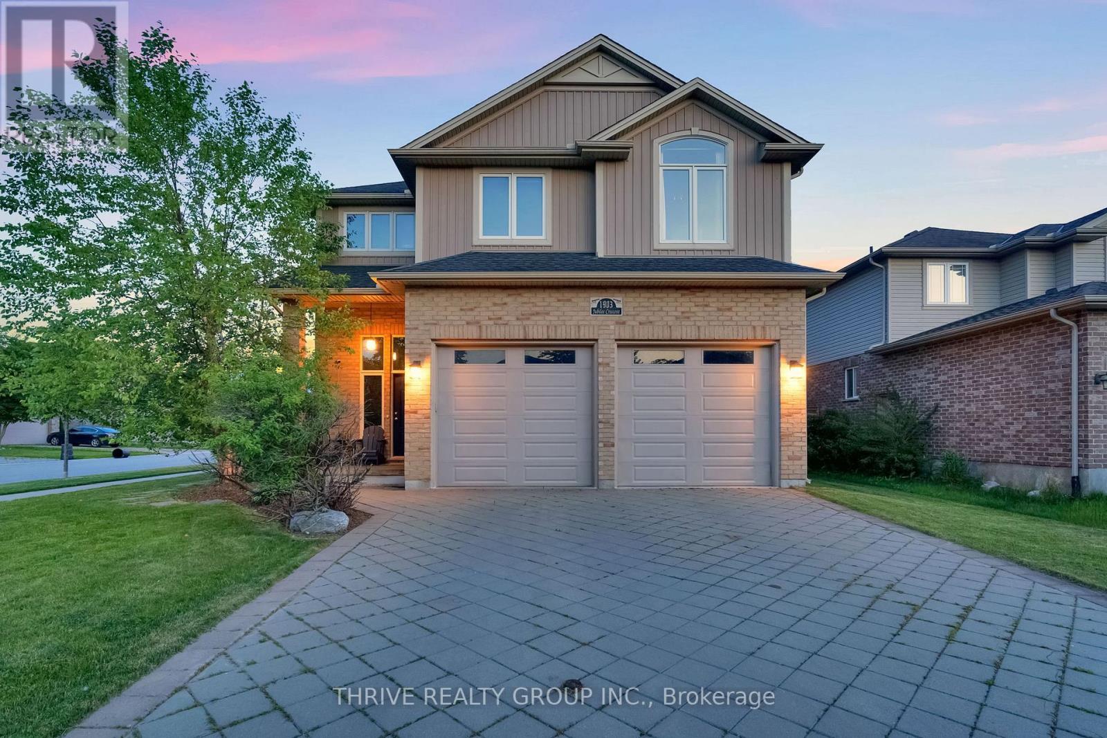 1903 Jubilee Crescent Property Photo 2