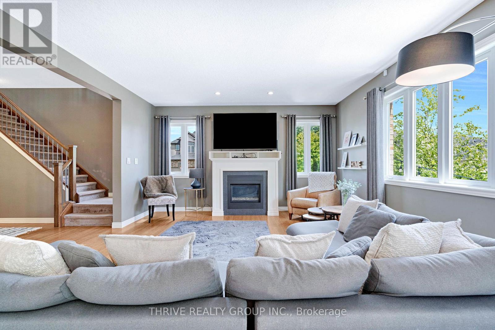 1903 Jubilee Crescent Property Photo 6