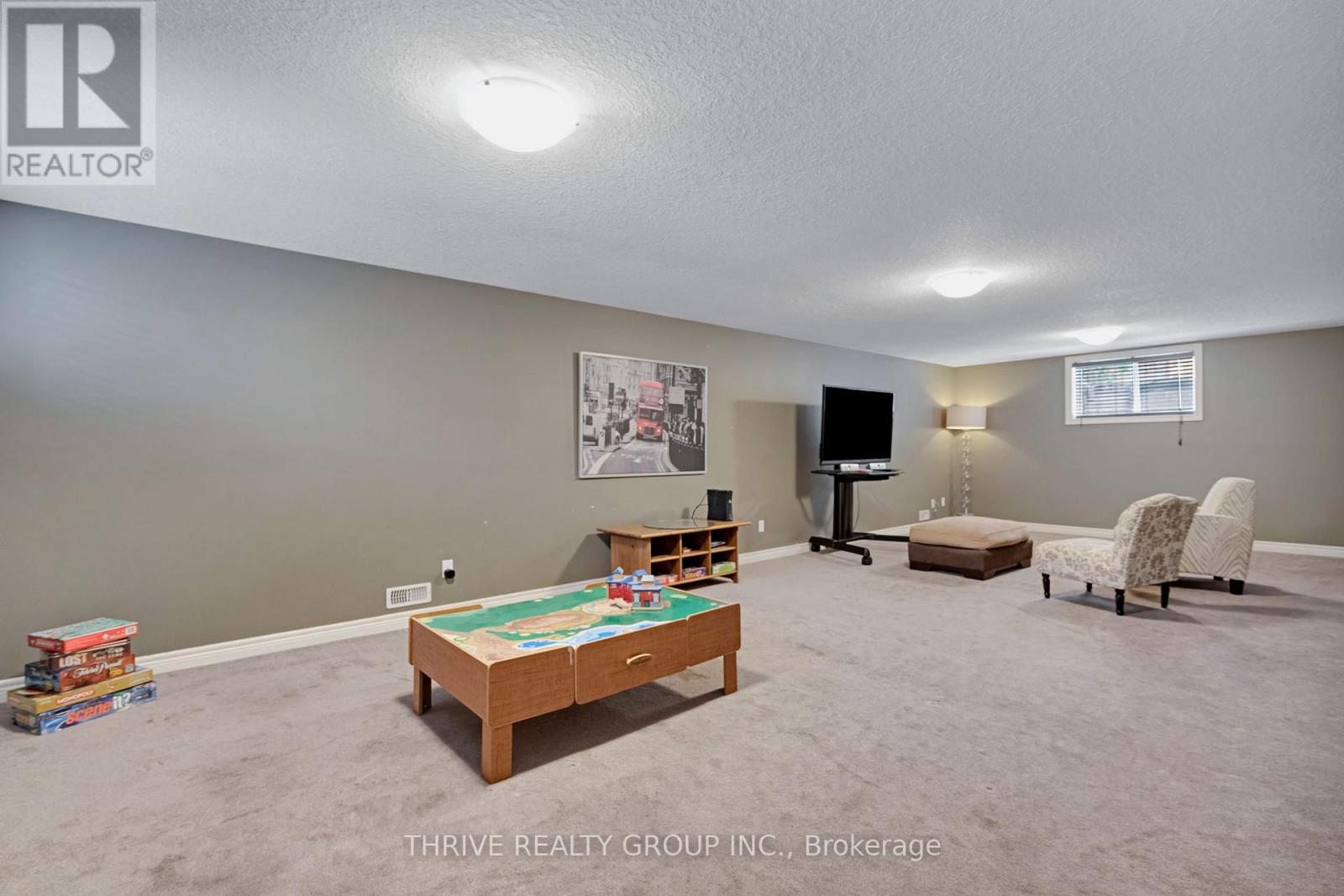 1903 Jubilee Crescent Property Photo 24