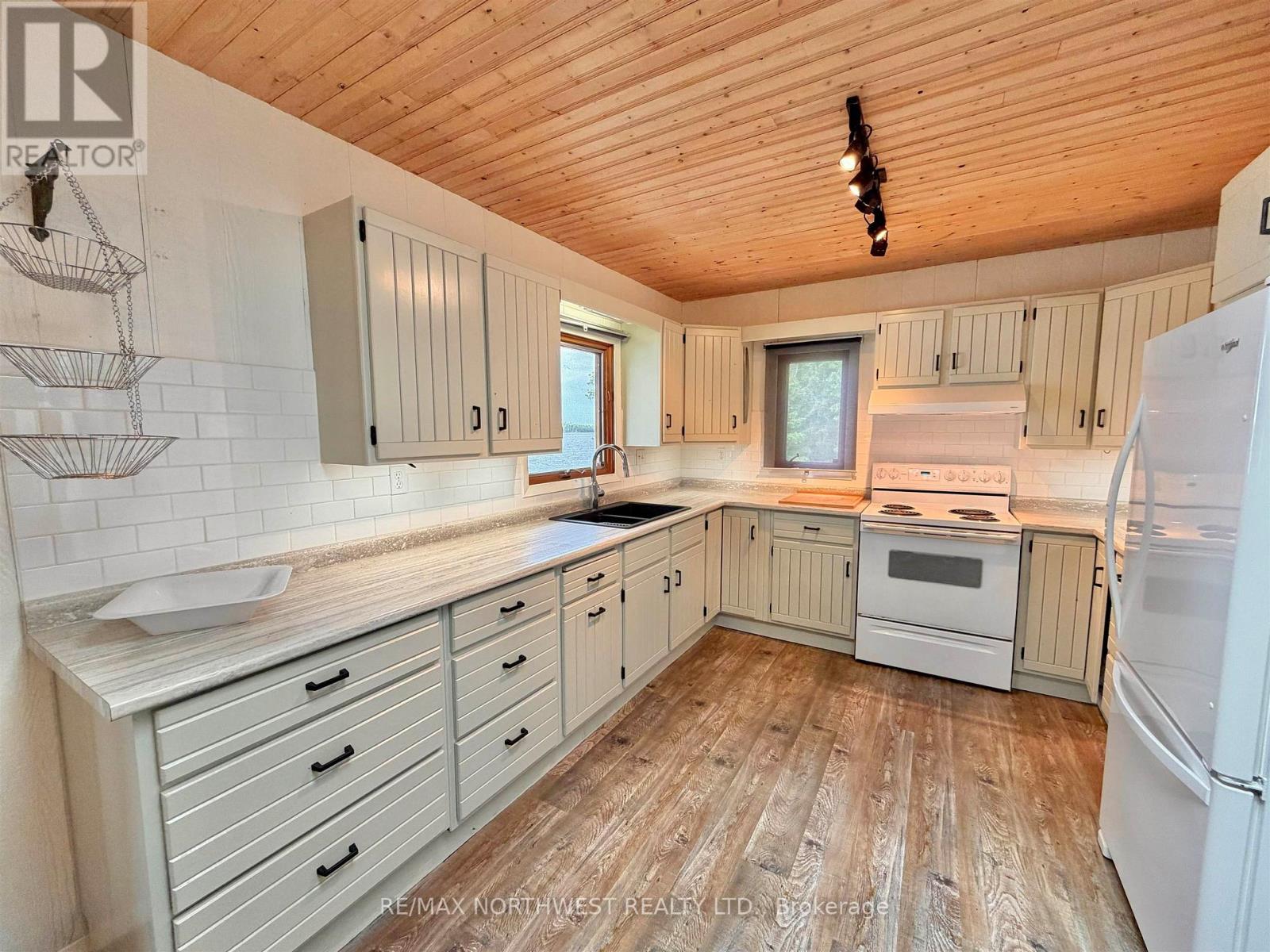 281 Caliper Lake Property Photo 9