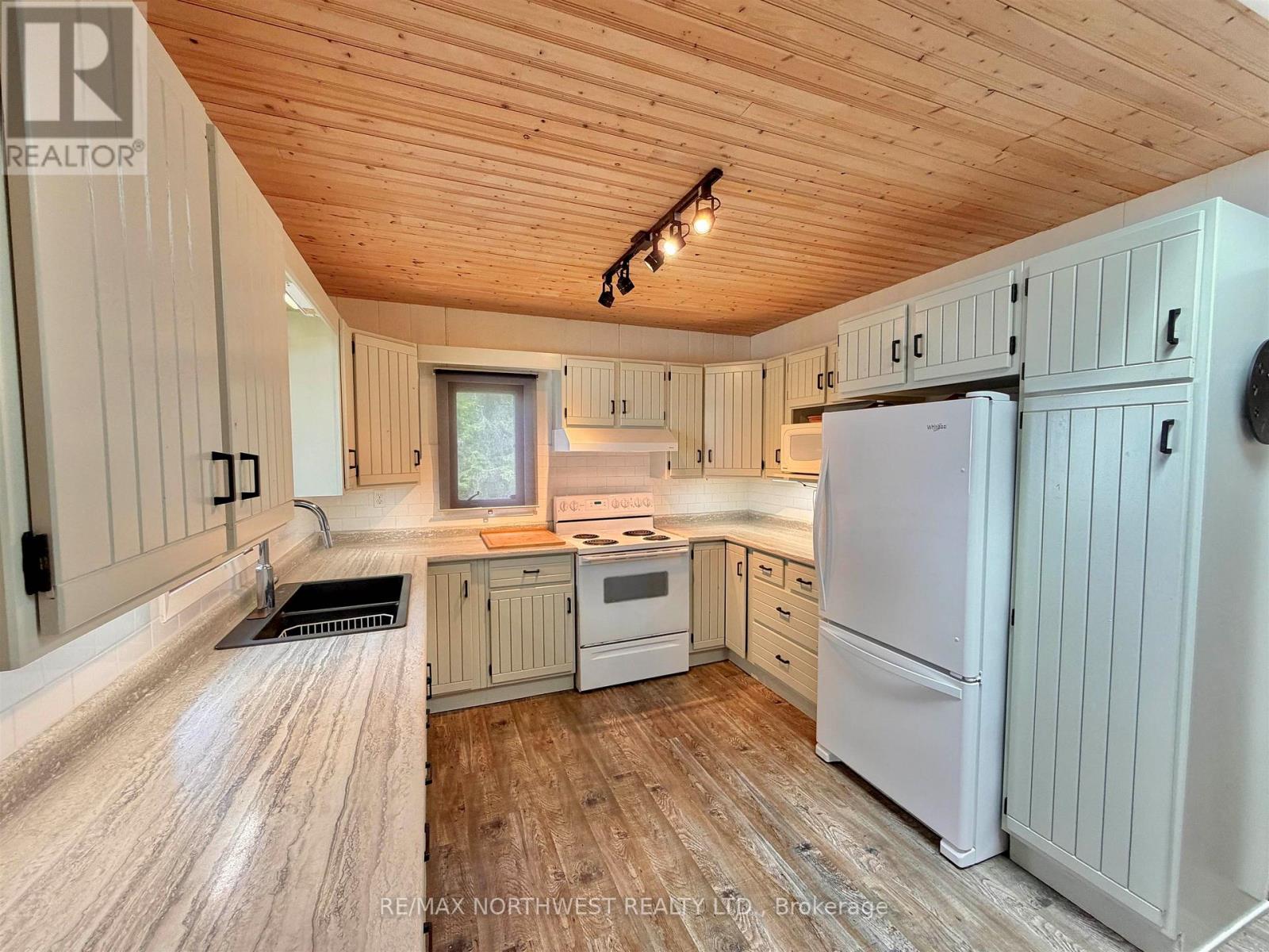 281 Caliper Lake Property Photo 10