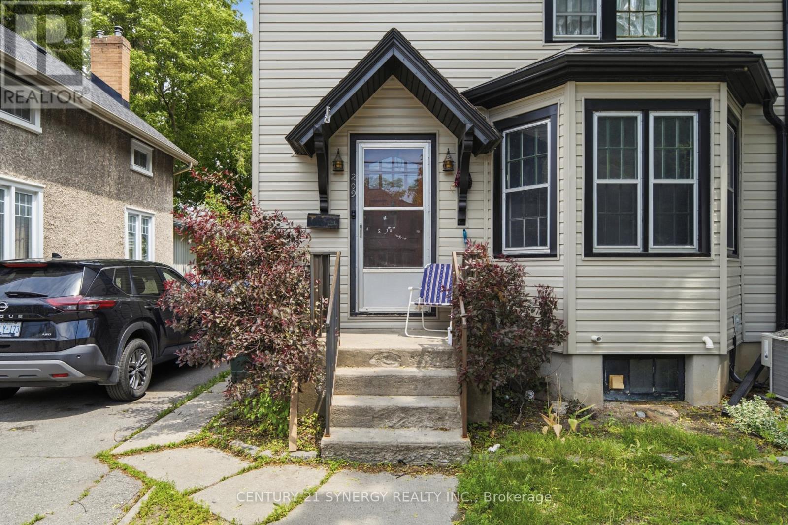 207-209 Foster Avenue Property Photo 2