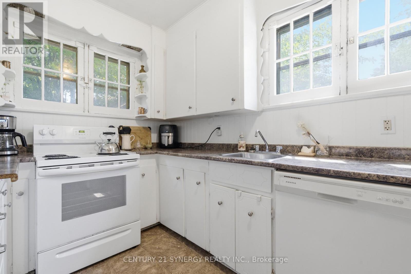207-209 Foster Avenue Property Photo 16