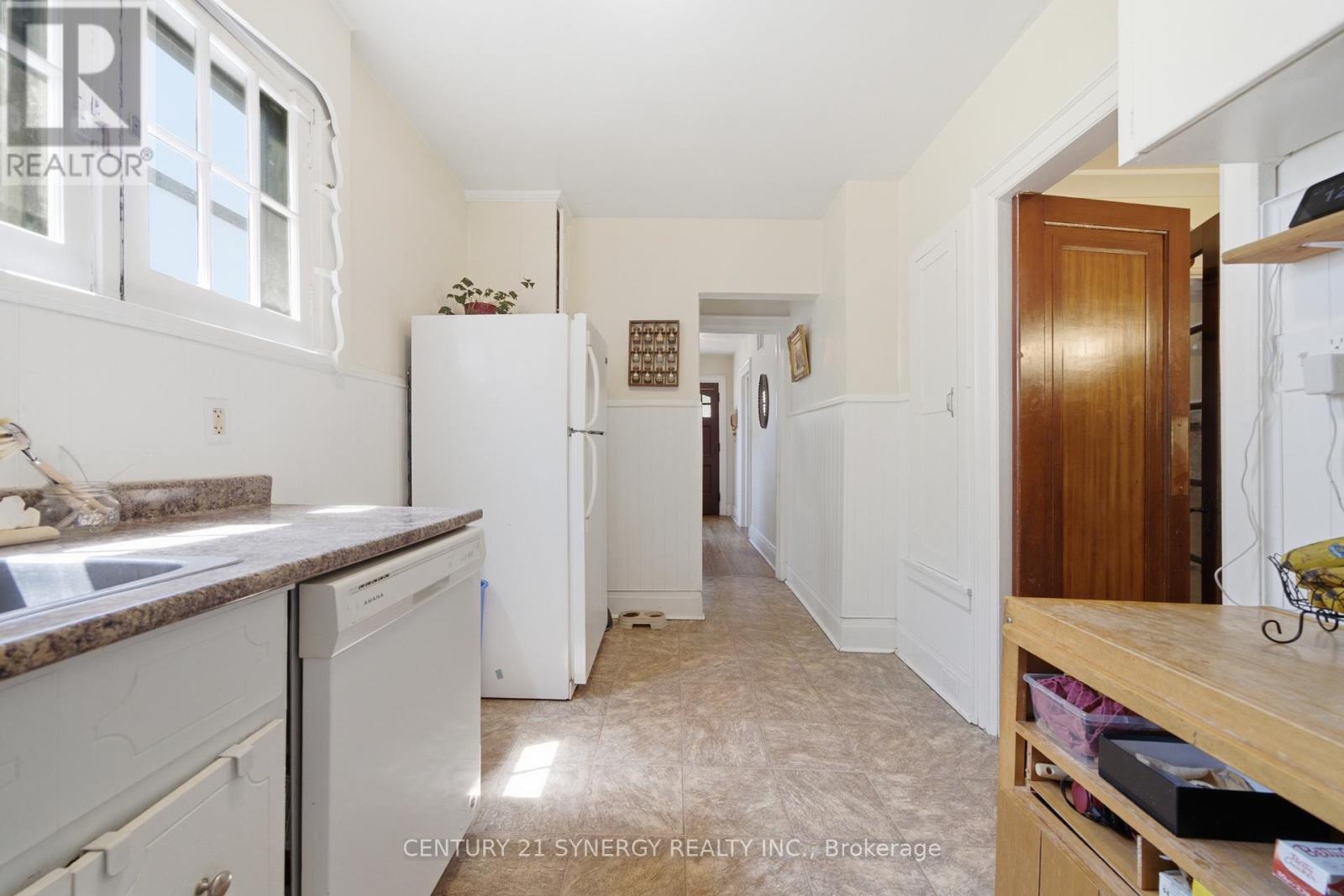 207-209 Foster Avenue Property Photo 17