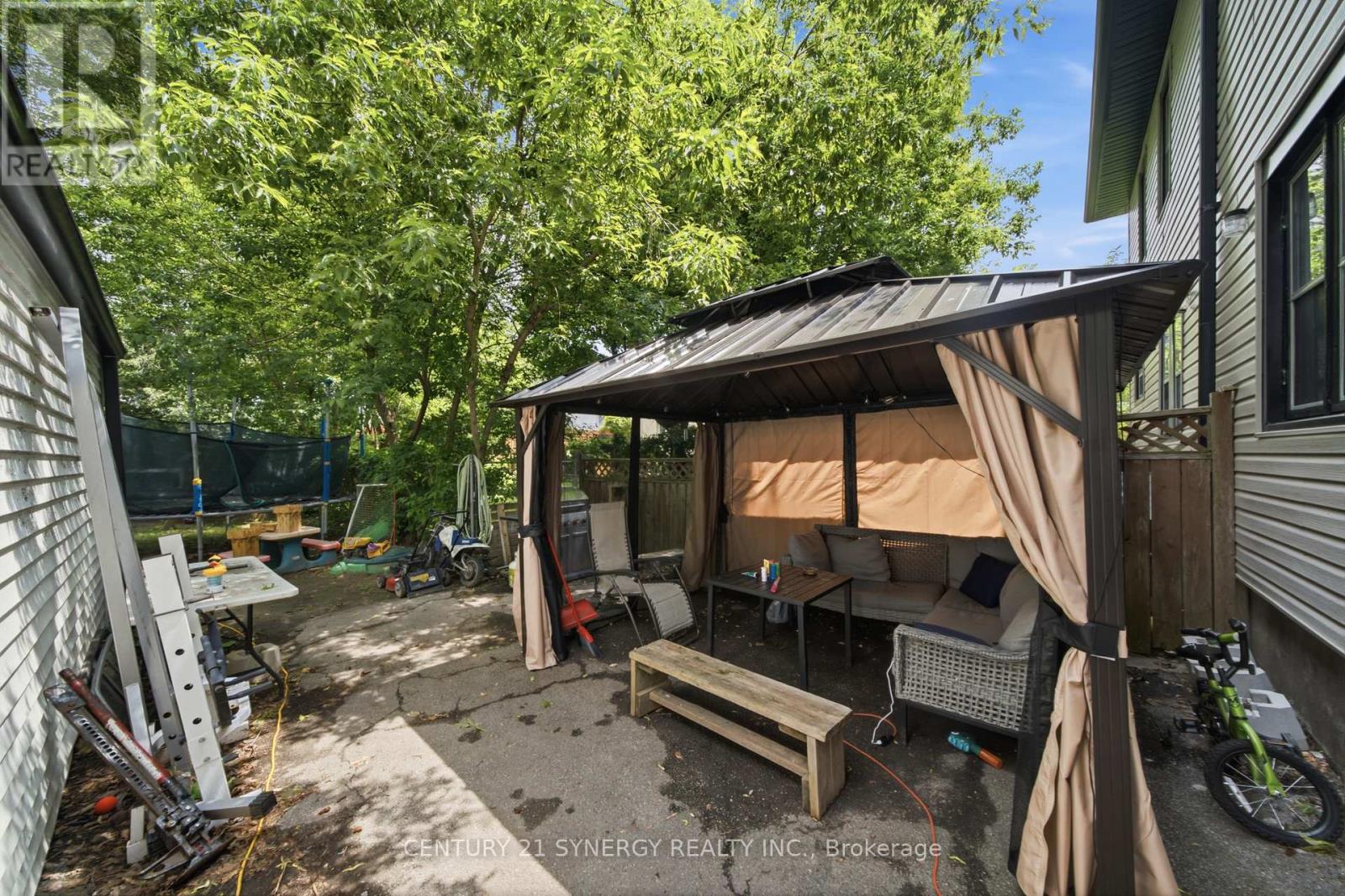 207-209 Foster Avenue Property Photo 43