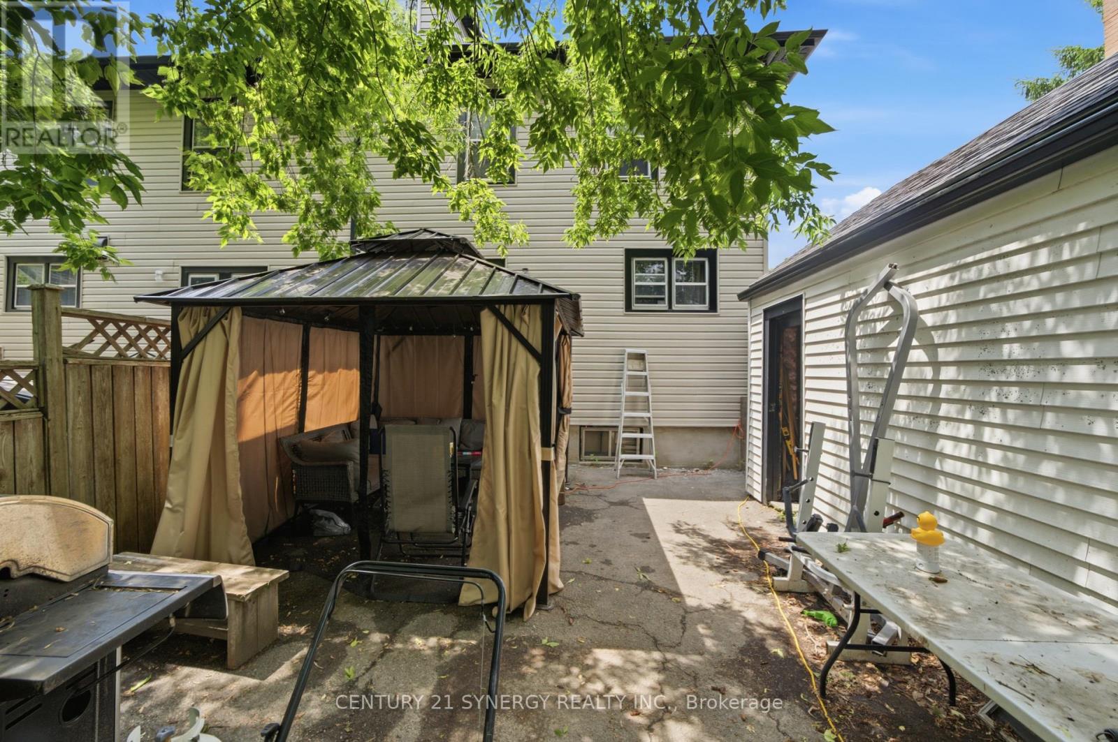 207-209 Foster Avenue Property Photo 44