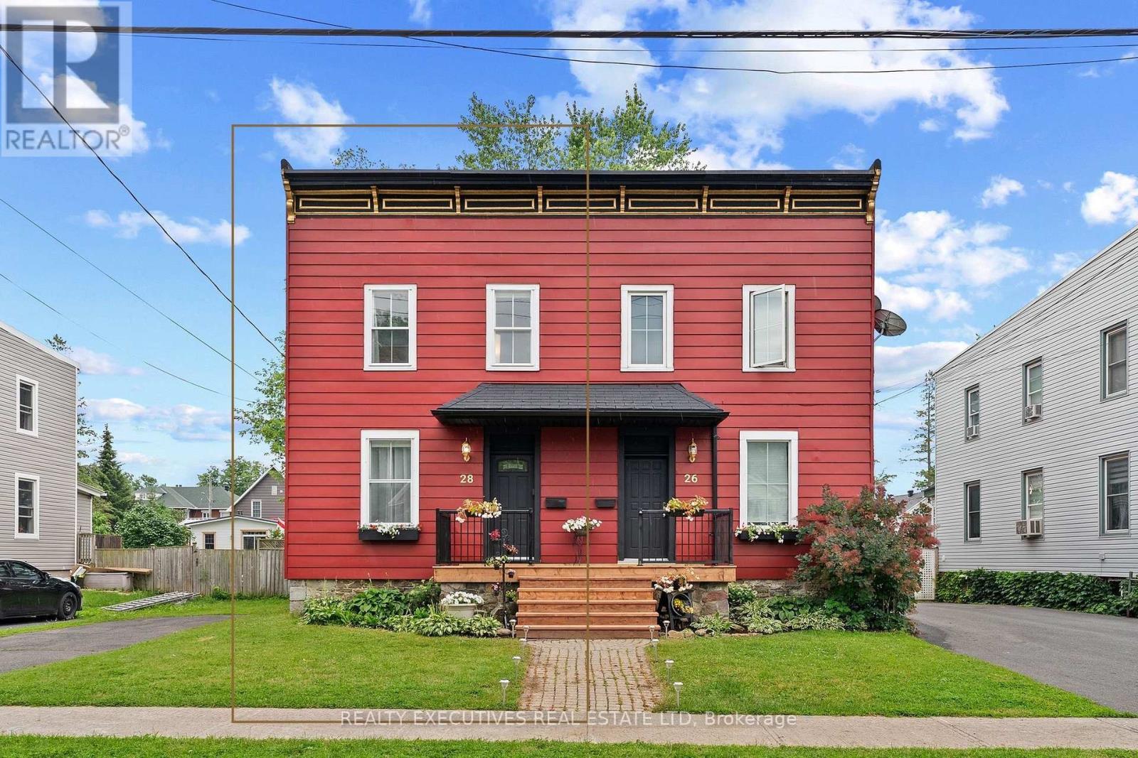 28 5th Street E Property Photo 2