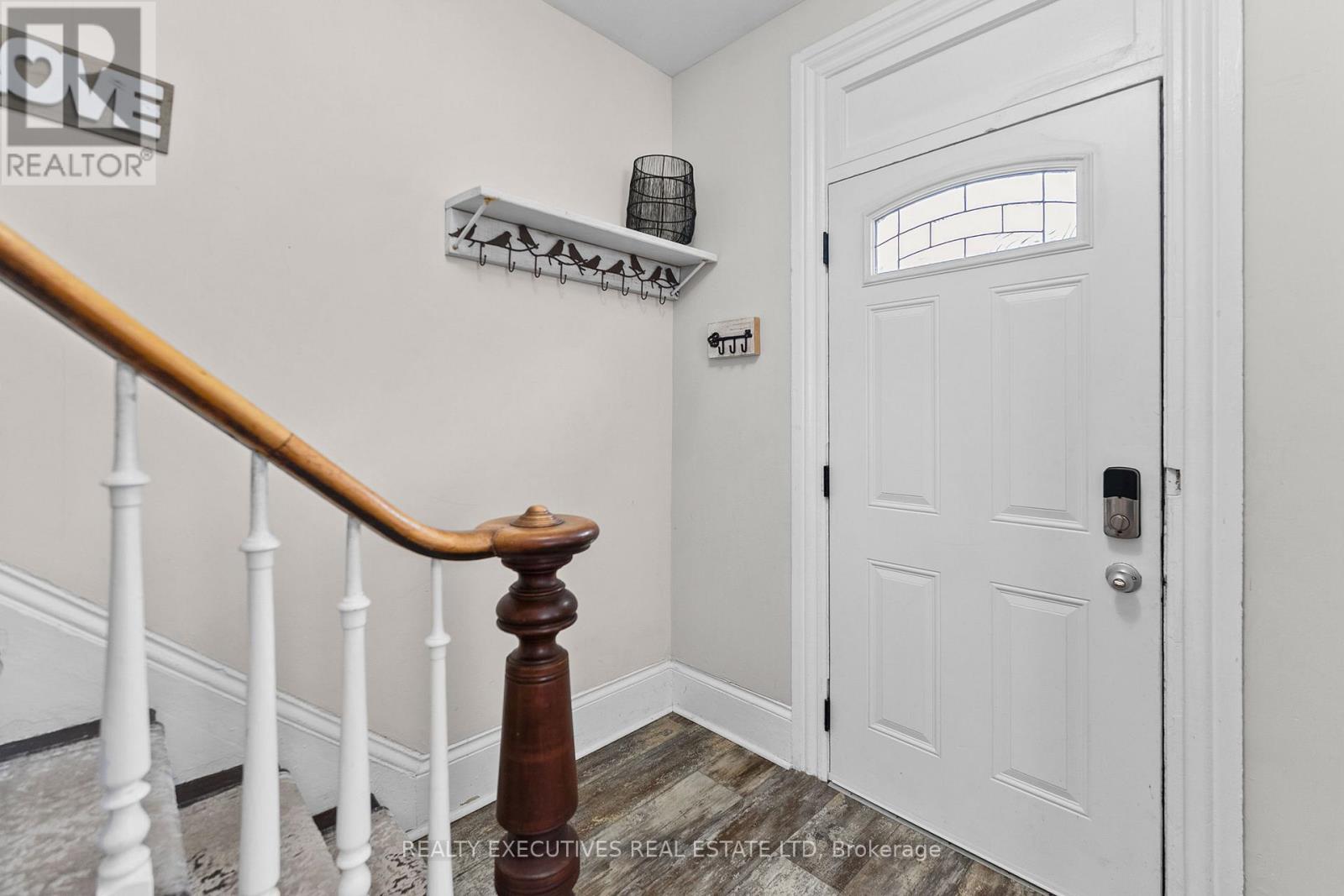 28 5th Street E Property Photo 4