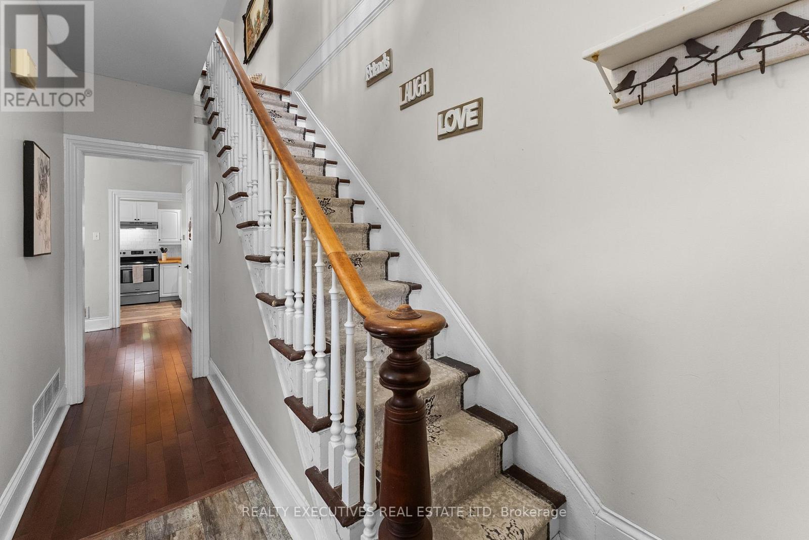 28 5th Street E Property Photo 5