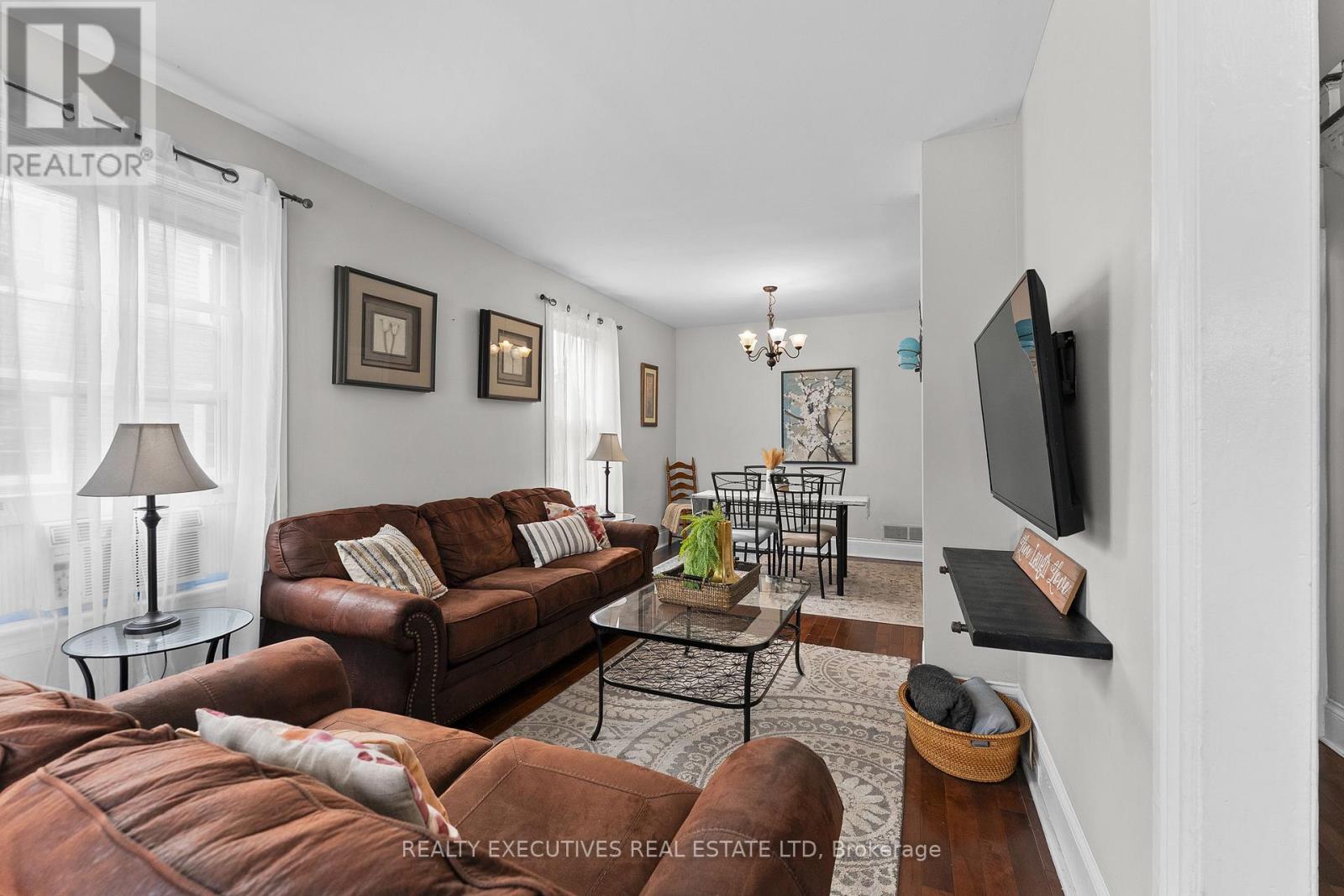 28 5th Street E Property Photo 6